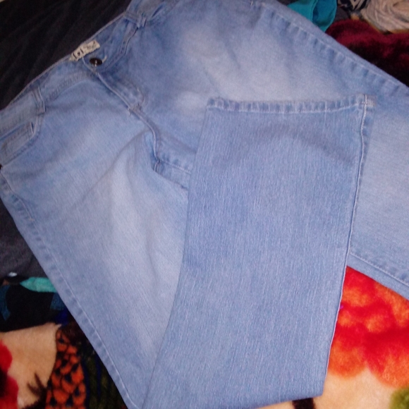 L.e.i Jeans - Picture 3 of 5